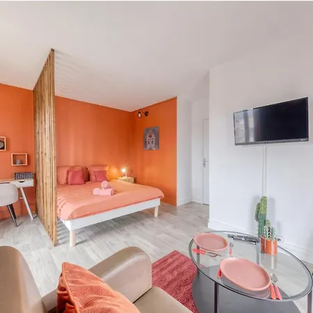 Orange 4 * Courcouronnes